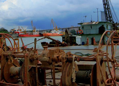 南方一轮船厂使用欧冠中文官网顺利完成轮船维修工作
